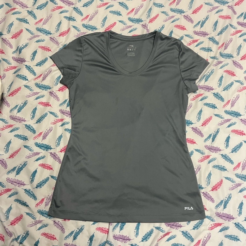 🌻Fila heat gear T-shirt